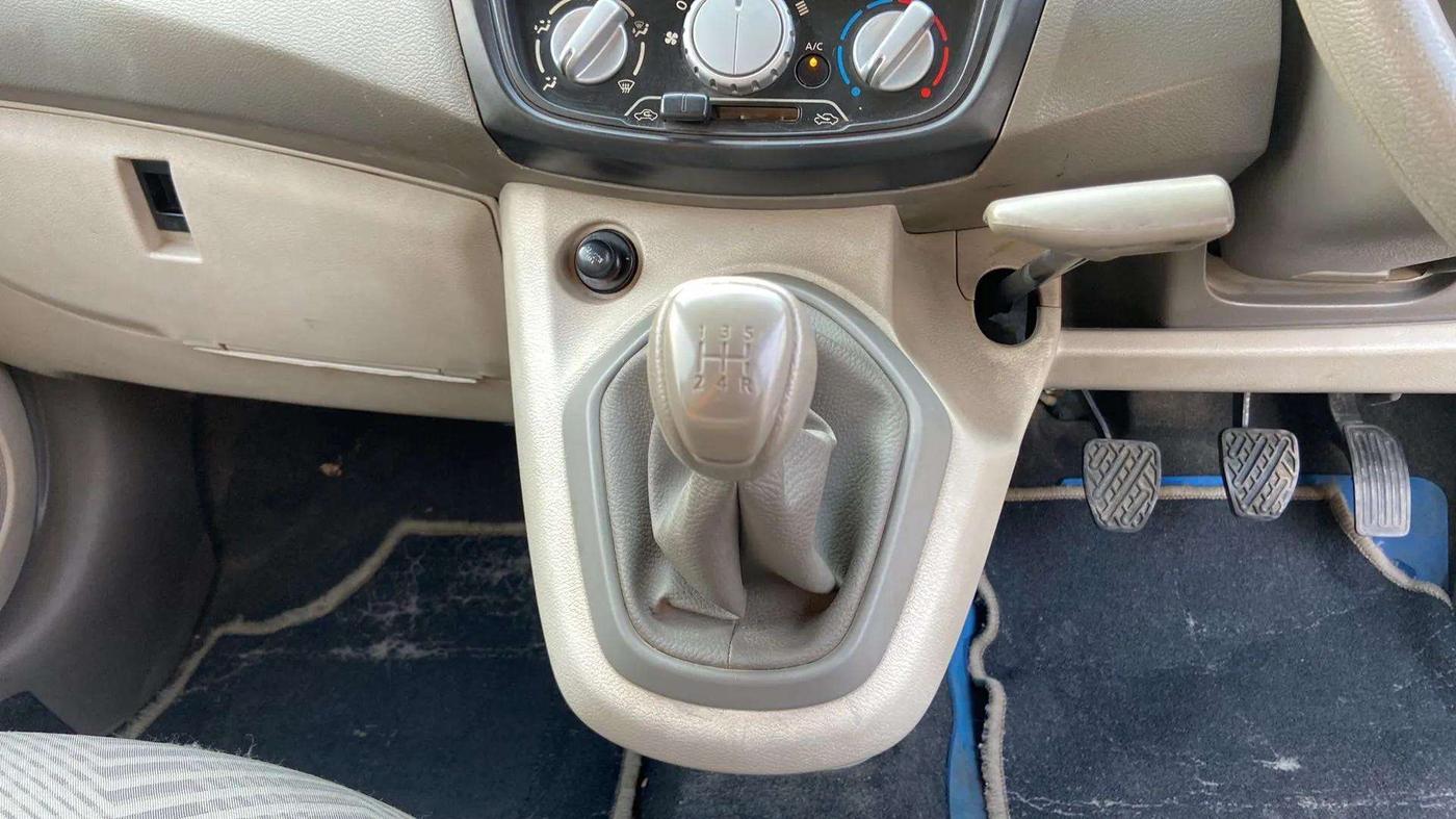 2018 Datsun Go A, Petrol, Manual, 31,000 km, Gear Lever