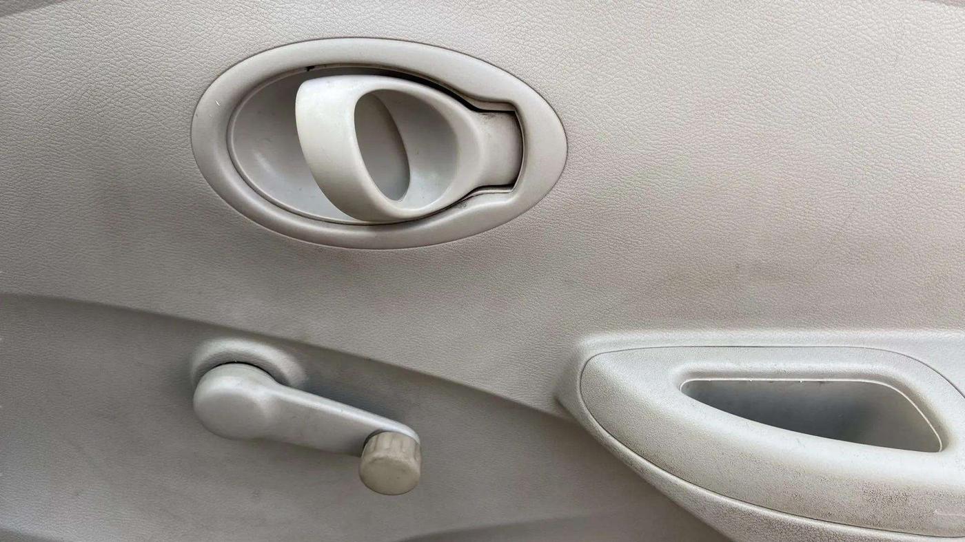 2018 Datsun Go A, Petrol, Manual, 31,000 km, Driver Side Door Panels Control