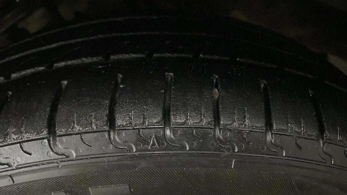 2019 Renault TRIBER RXZ, Petrol, Manual, 33,069 km, Right Rear Tyre Tread