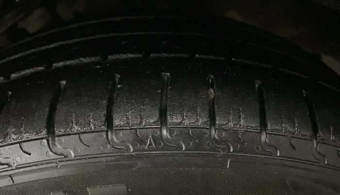 2019 Renault TRIBER RXZ, Petrol, Manual, 33,069 km, Right Rear Tyre Tread