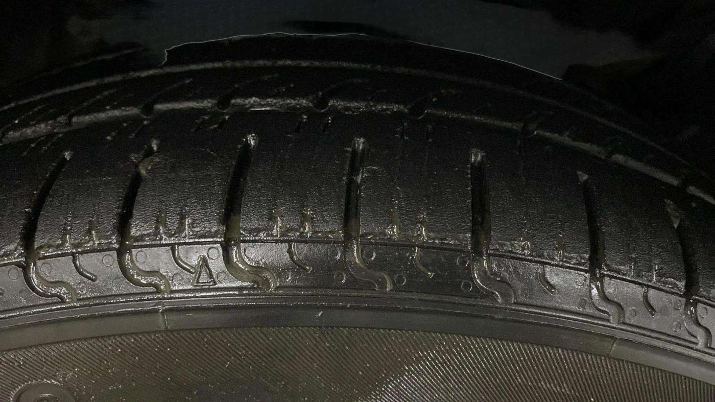 2019 Renault TRIBER RXZ, Petrol, Manual, 33,069 km, Right Front Tyre Tread