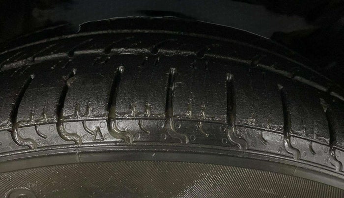 2019 Renault TRIBER RXZ, Petrol, Manual, 33,069 km, Right Front Tyre Tread