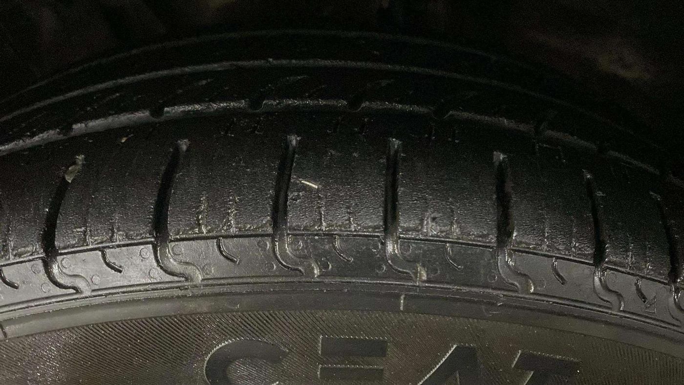 2019 Renault TRIBER RXZ, Petrol, Manual, 33,069 km, Left Front Tyre Tread