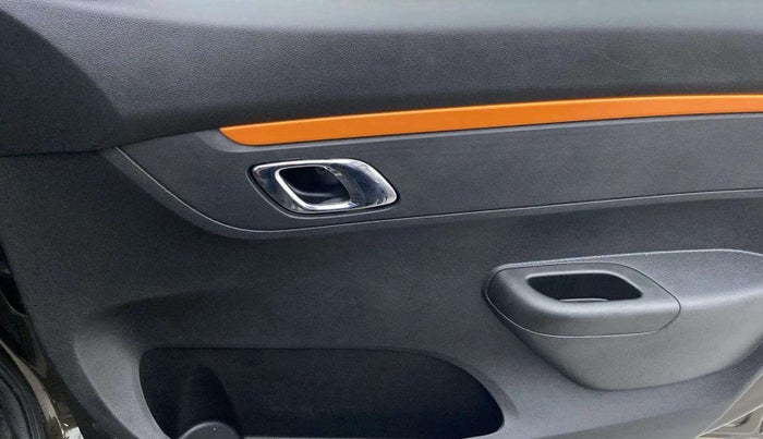 2020 Renault Kwid CLIMBER 1.0 AMT (O), Petrol, Automatic, 14,082 km, Driver Side Door Panels Control