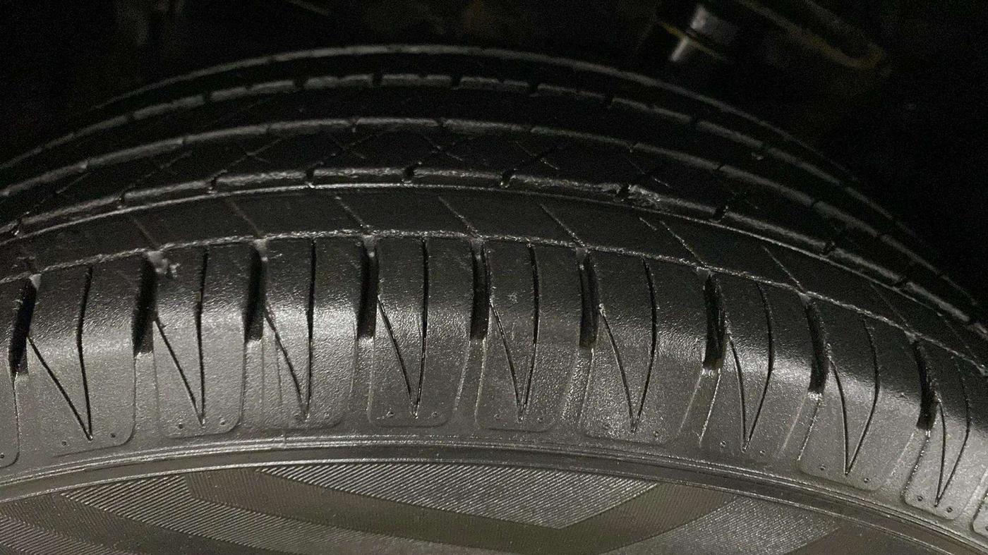 2020 Toyota URBAN CRUISER HIGH GRADE AT, Petrol, Automatic, 29,332 km, Right Rear Tyre Tread