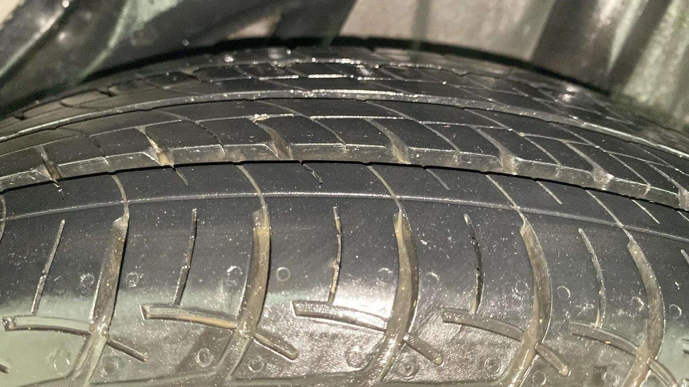 2014 Honda Amaze 1.2L I-VTEC VX AT, Petrol, Automatic, 43,397 km, Left Rear Tyre Tread