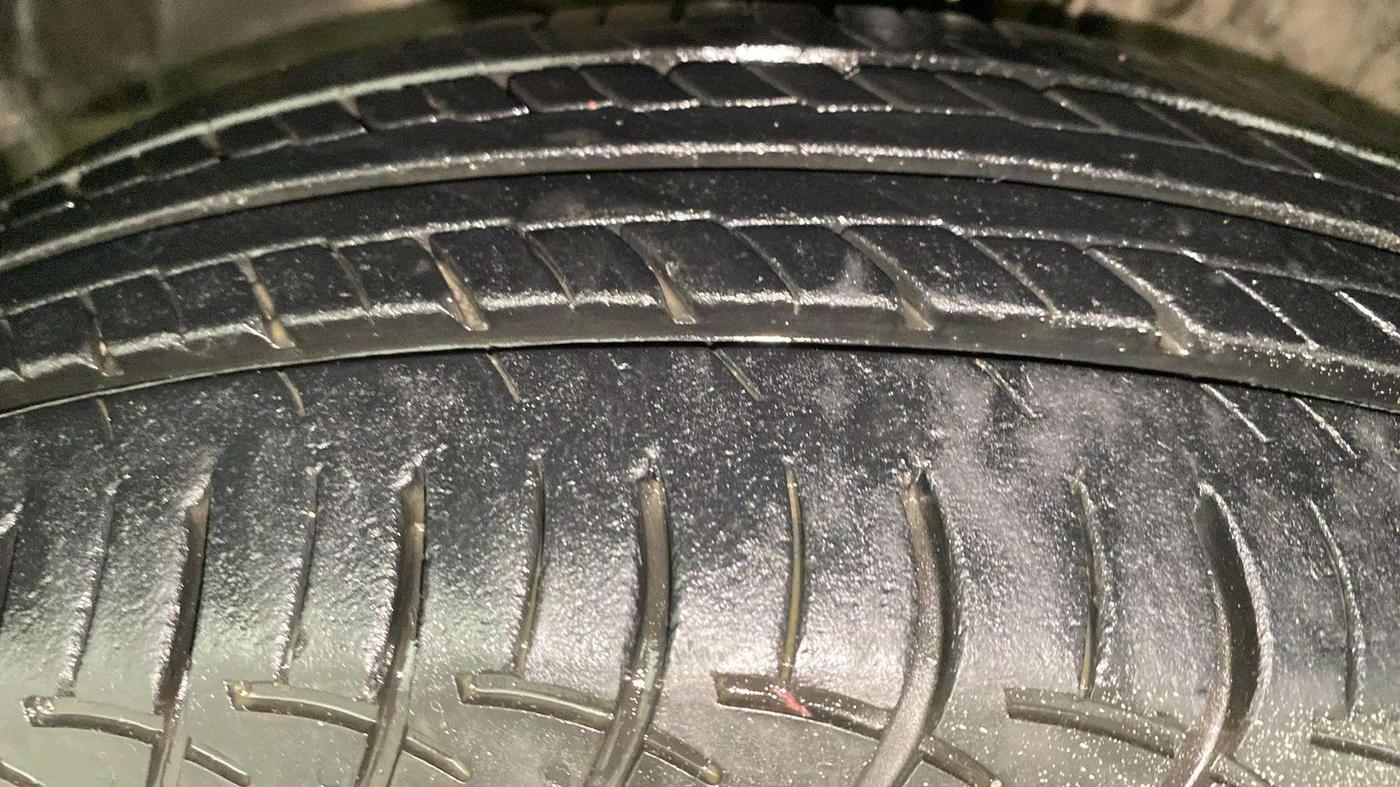 2014 Honda Amaze 1.2L I-VTEC VX AT, Petrol, Automatic, 43,397 km, Left Front Tyre Tread