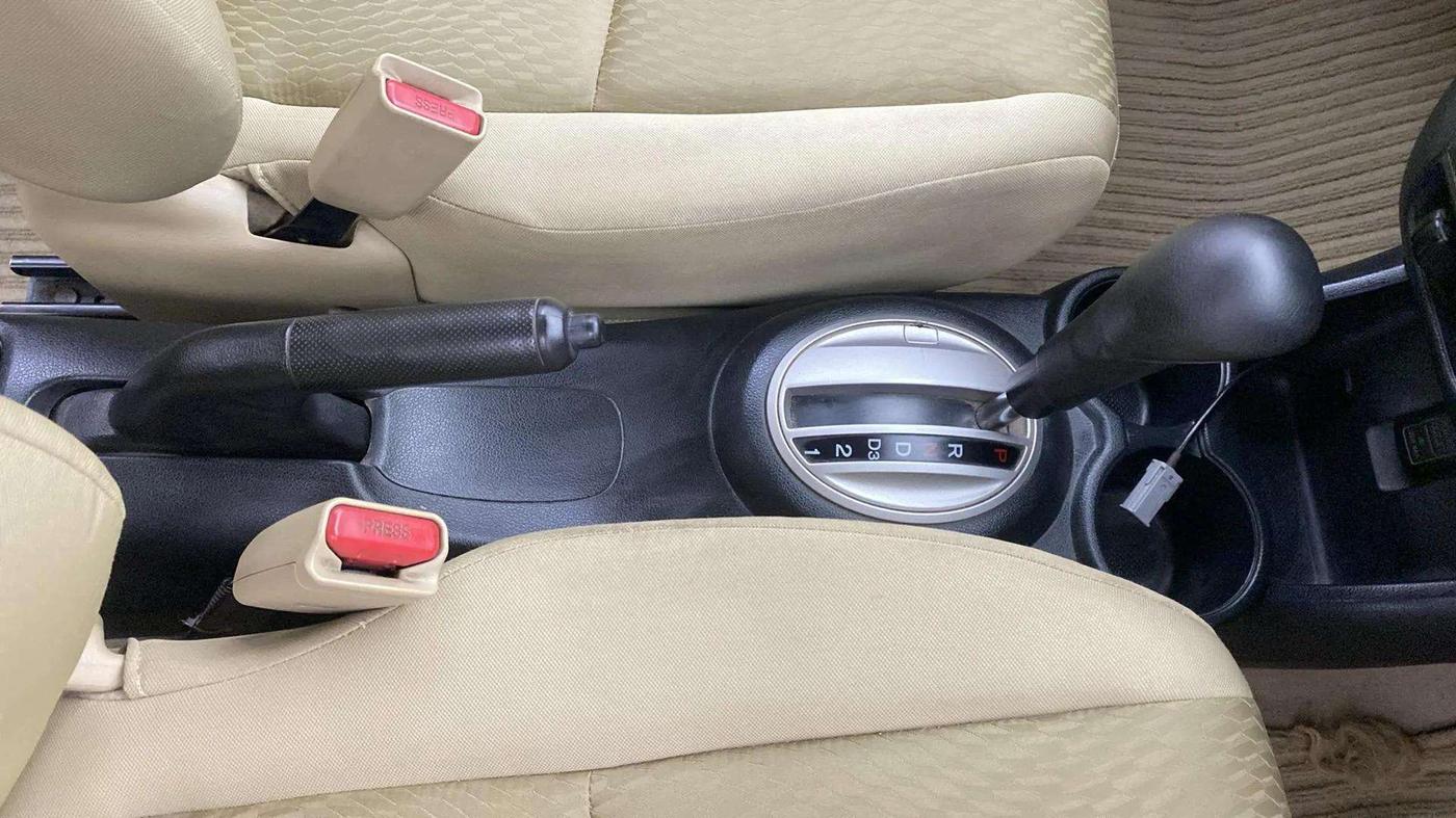 2014 Honda Amaze 1.2L I-VTEC VX AT, Petrol, Automatic, 43,397 km, Gear Lever