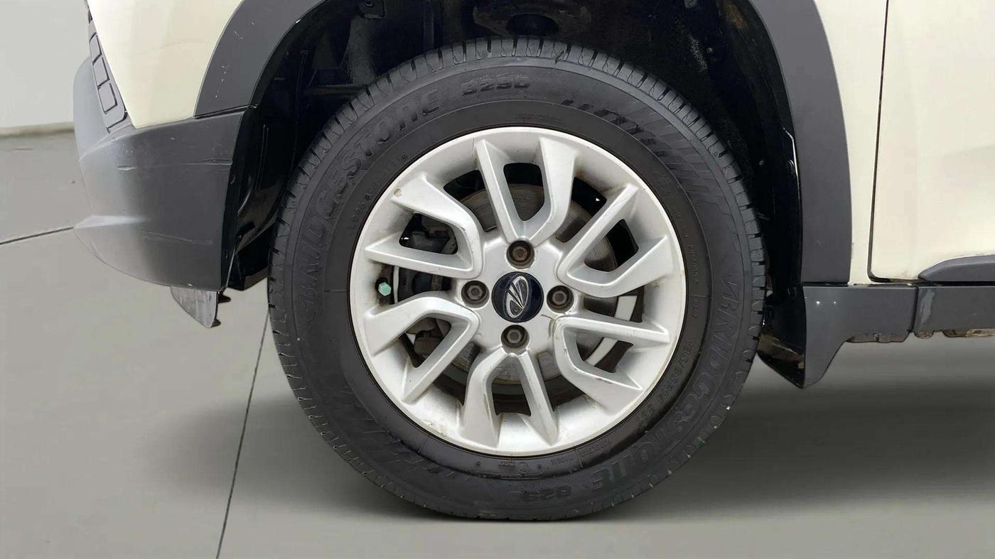2017 Mahindra Kuv100 K6 6 STR, Petrol, Manual, 62,664 km, Left Front Wheel