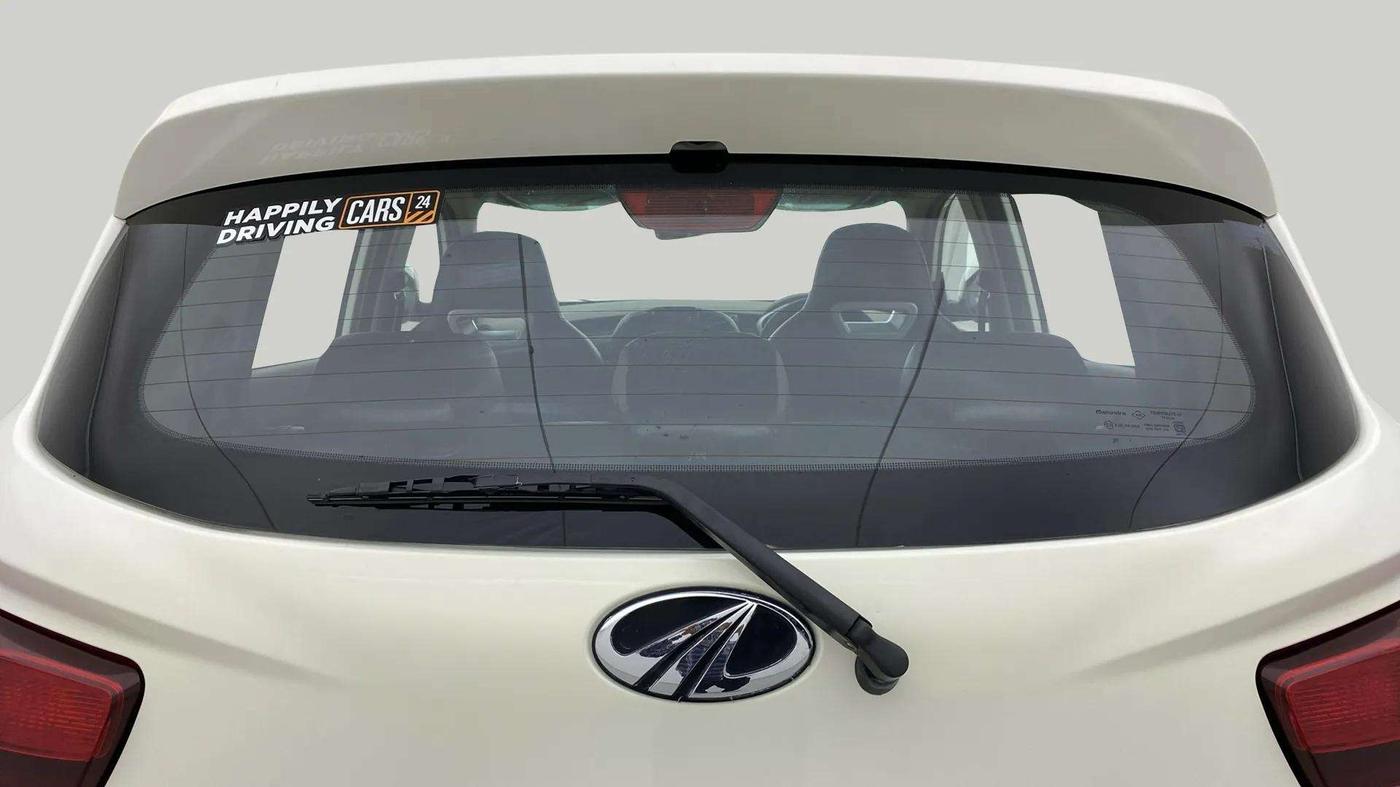 2017 Mahindra Kuv100 K6 6 STR, Petrol, Manual, 62,664 km, Rear Windshield