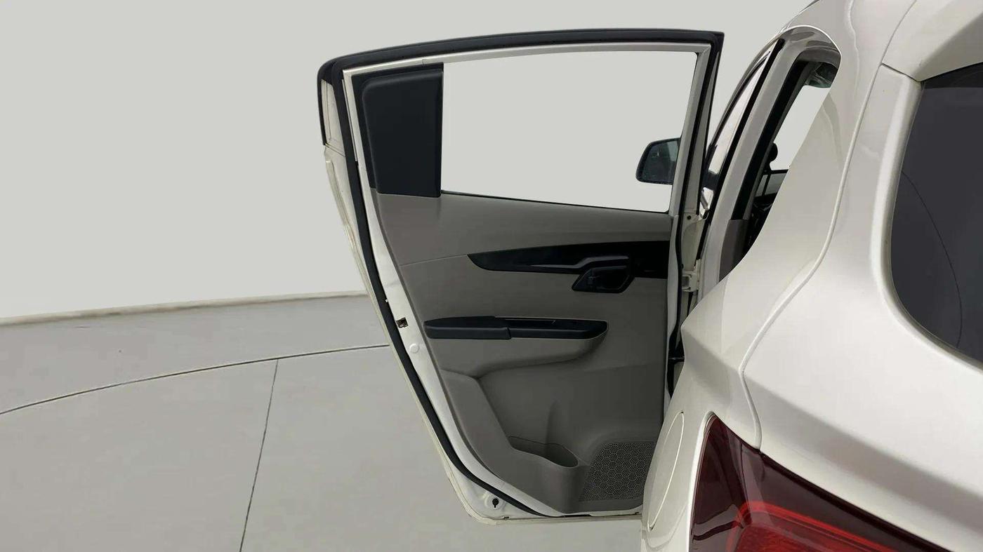 2017 Mahindra Kuv100 K6 6 STR, Petrol, Manual, 62,664 km, LHS Rear Door