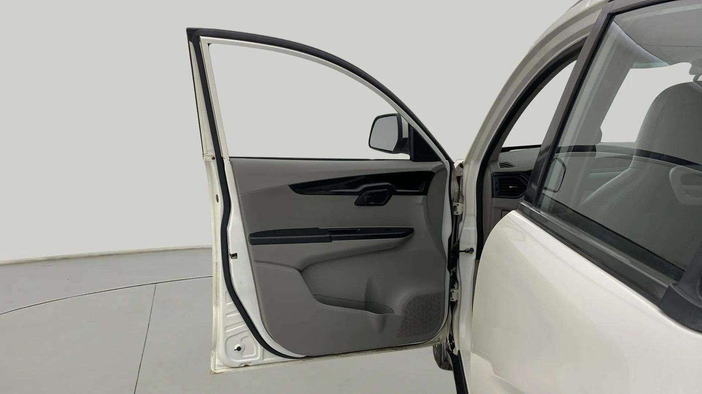 2017 Mahindra Kuv100 K6 6 STR, Petrol, Manual, 62,664 km, LHS Front Door
