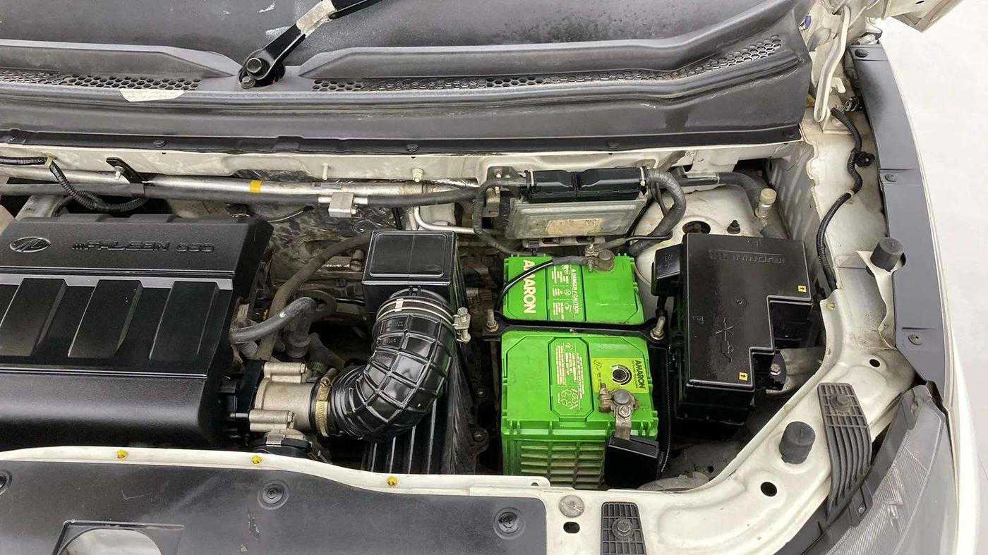 2017 Mahindra Kuv100 K6 6 STR, Petrol, Manual, 62,664 km, Engine View - Left