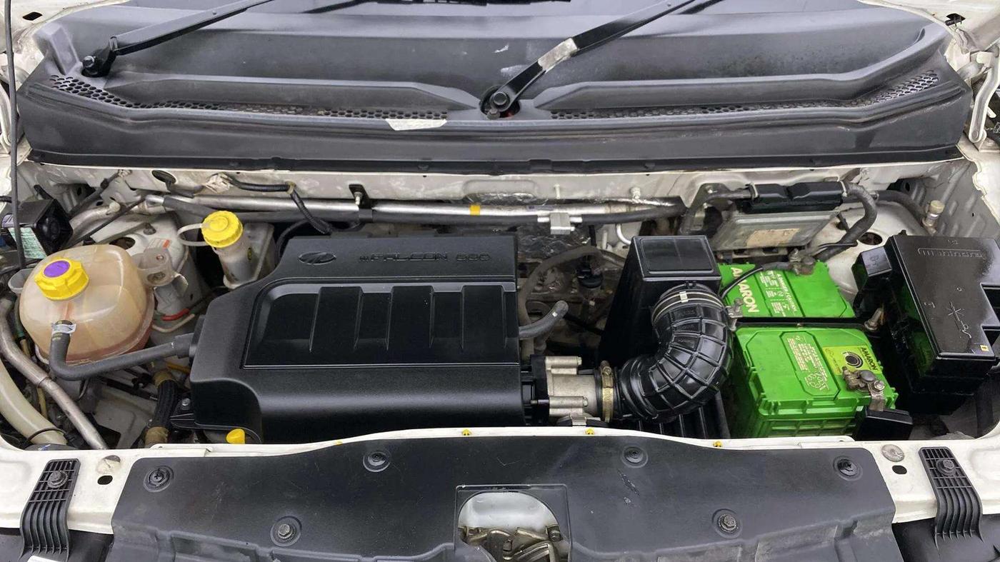 2017 Mahindra Kuv100 K6 6 STR, Petrol, Manual, 62,664 km, Engine View