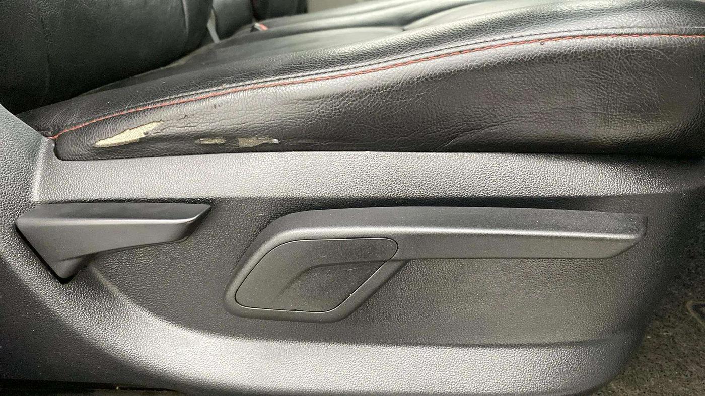 2017 Mahindra Kuv100 K6 6 STR, Petrol, Manual, 62,664 km, Driver Side Adjustment Panel
