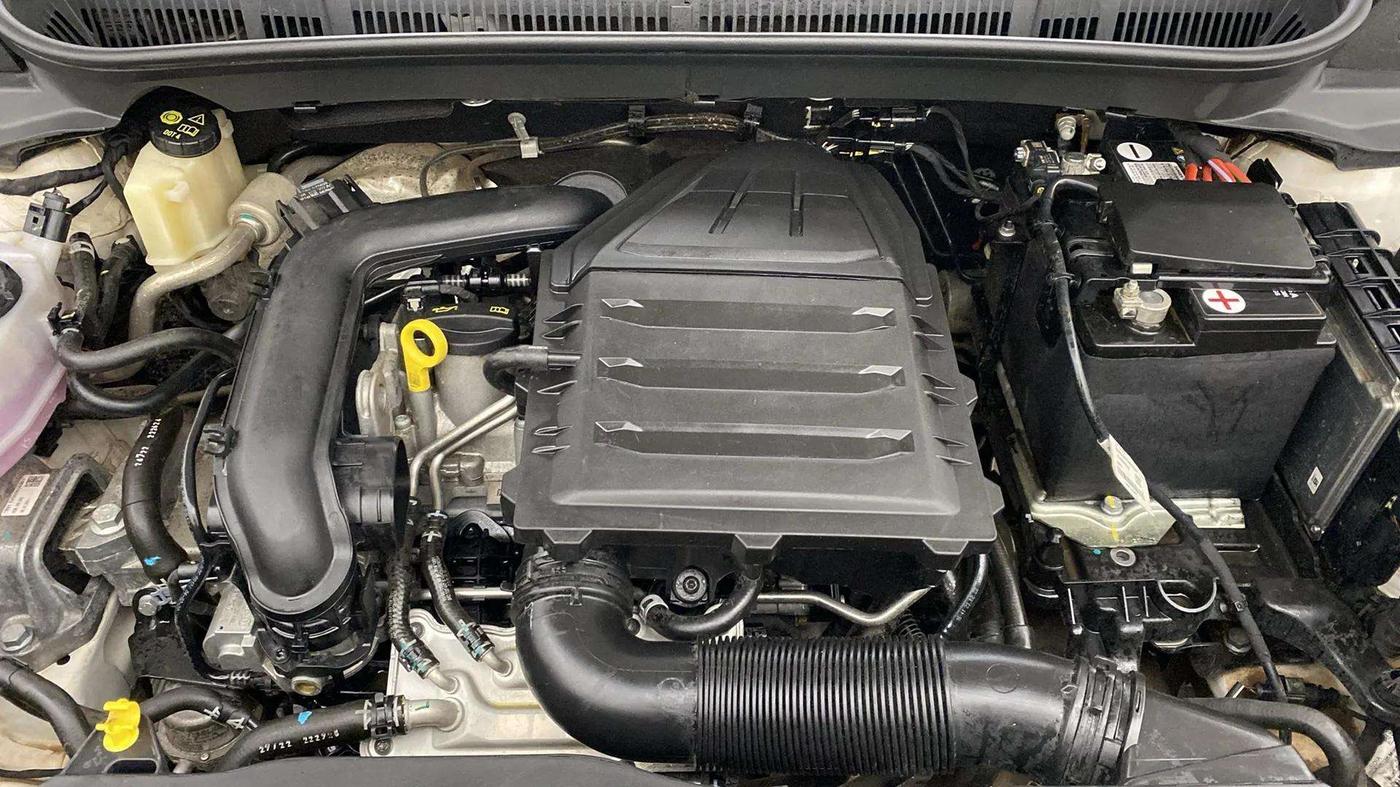 2022 Skoda KUSHAQ AMBITION 1.0L TSI MT, Petrol, Manual, 17,716 km, Engine View