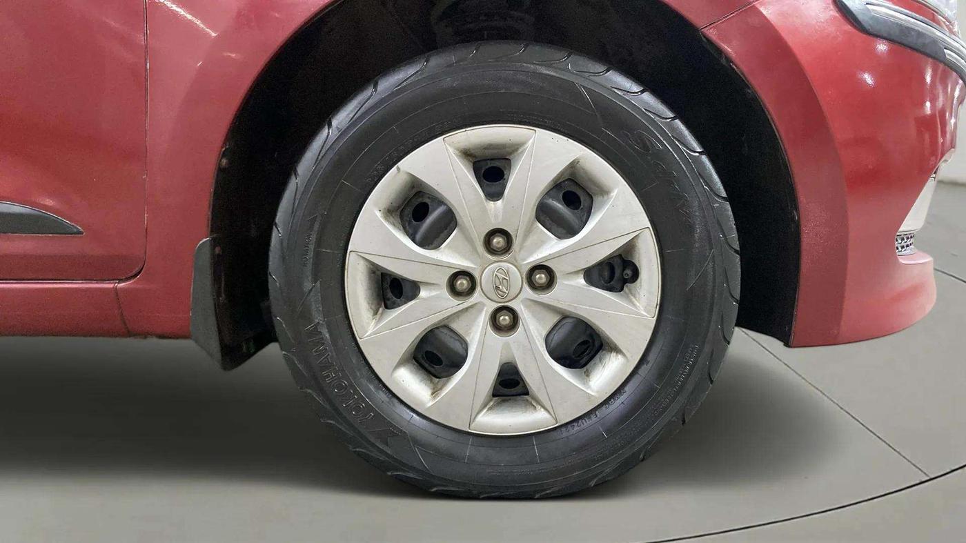 2015 Hyundai Elite i20 SPORTZ 1.2, CNG, Manual, 55,681 km, Right Front Wheel