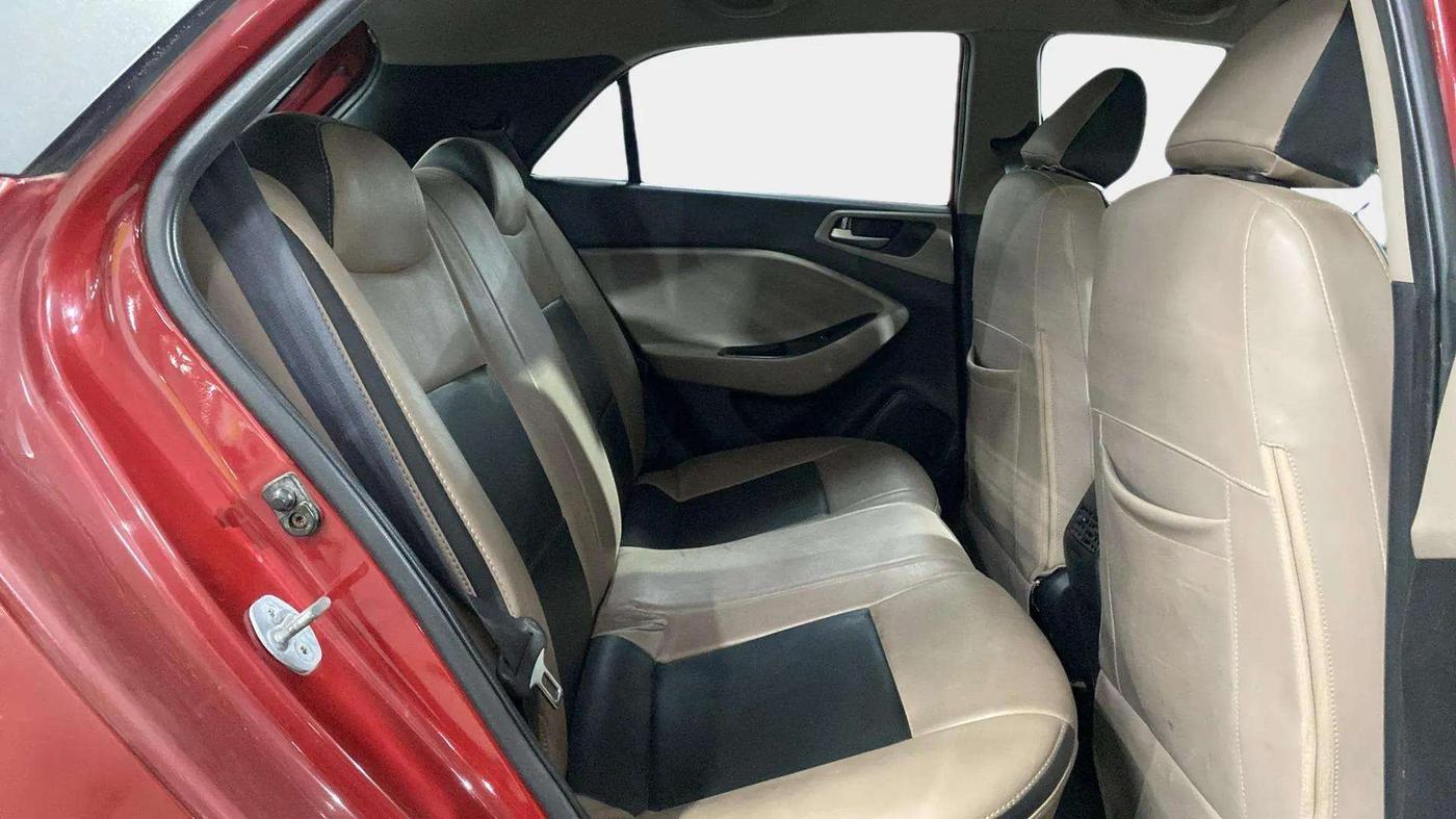 2015 Hyundai Elite i20 SPORTZ 1.2, CNG, Manual, 55,681 km, Right Side Rear Door Cabin