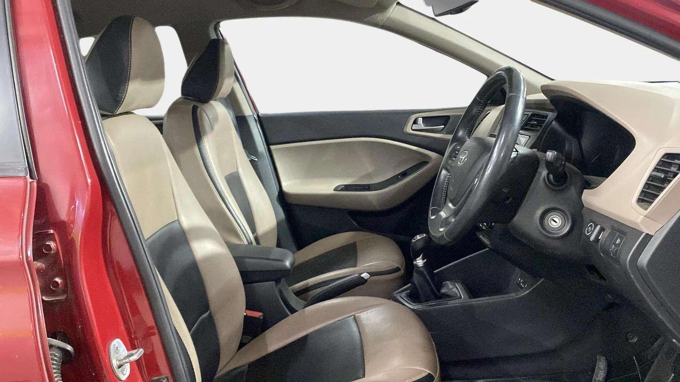 2015 Hyundai Elite i20 SPORTZ 1.2, CNG, Manual, 55,681 km, Right Side Front Door Cabin