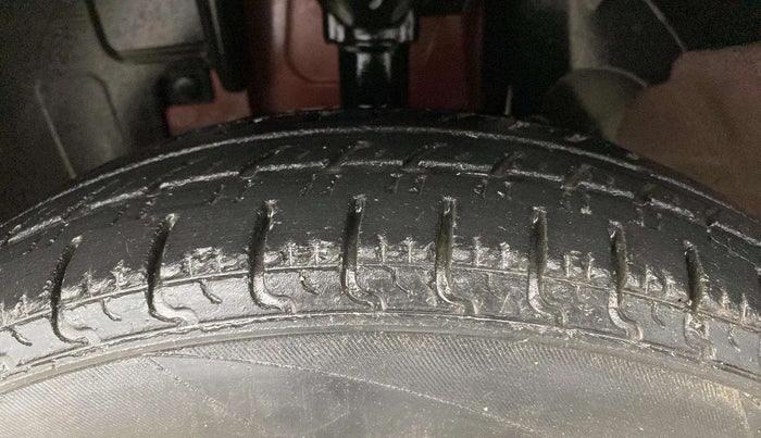2018 Renault Kwid RXT 0.8 (O), Petrol, Manual, 34,535 km, Left Front Tyre Tread