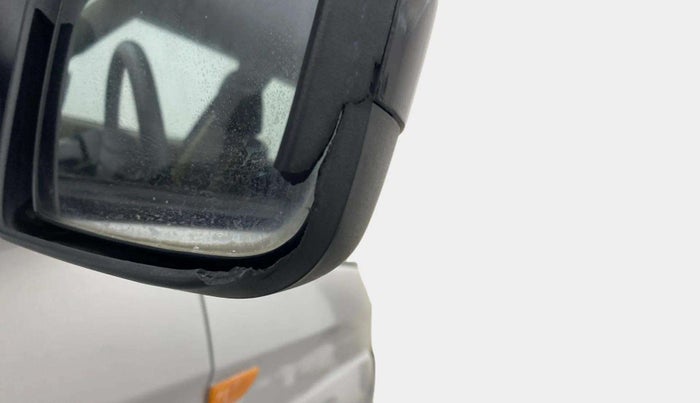 2017 Mahindra TUV300 T8, Diesel, Manual, 53,712 km, Right rear-view mirror - Cover has minor damage