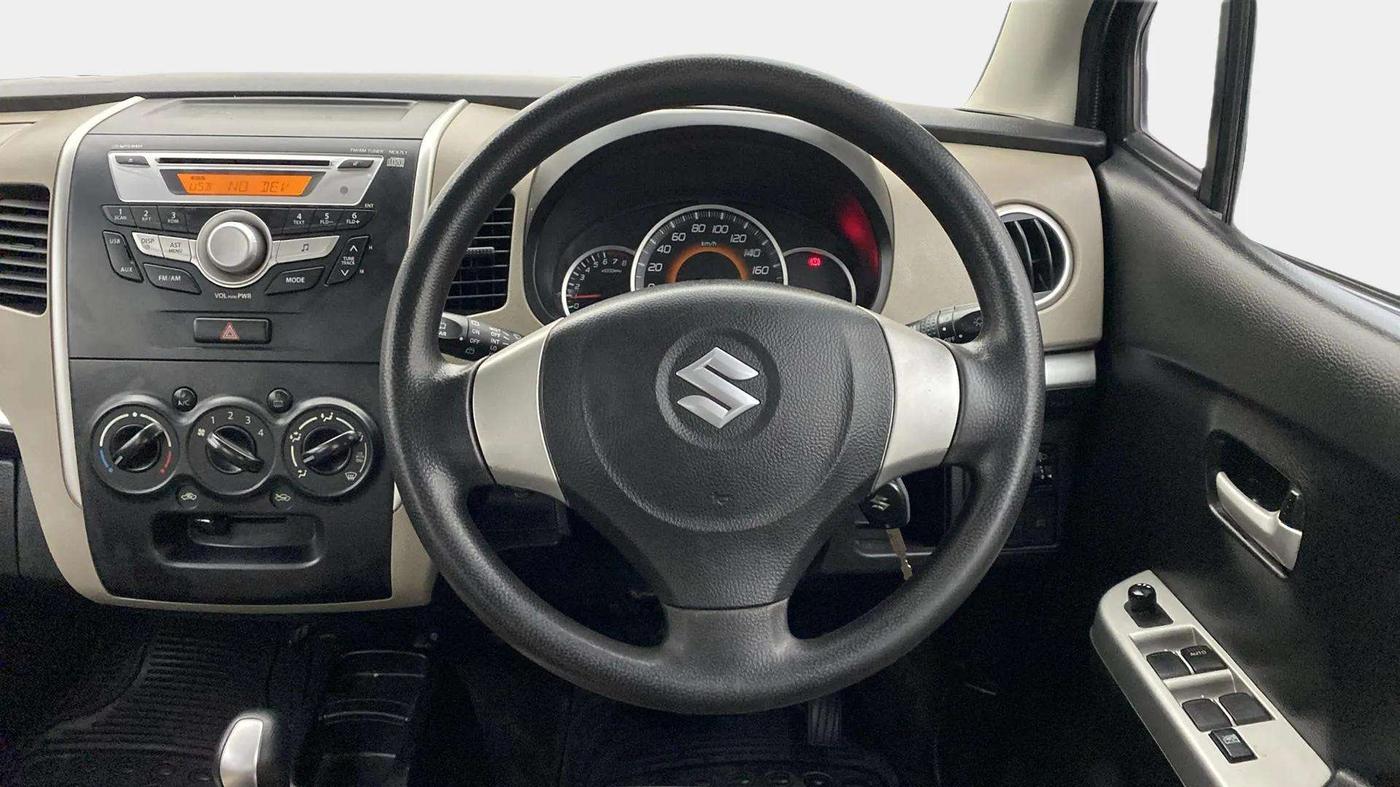 2016 Maruti Wagon R 1.0 VXI AMT, Petrol, Automatic, 52,700 km, Steering Wheel Close Up