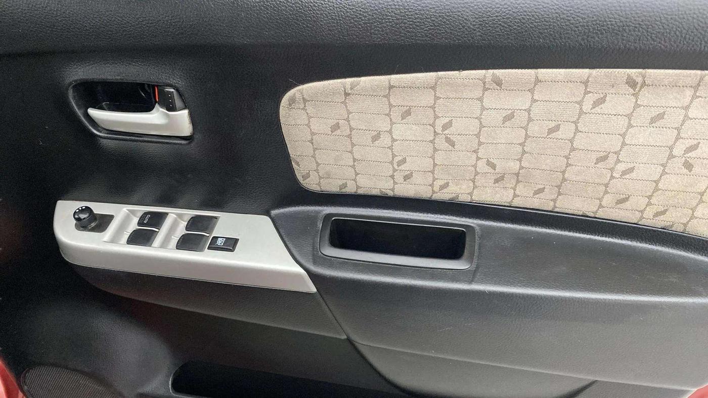 2016 Maruti Wagon R 1.0 VXI AMT, Petrol, Automatic, 52,700 km, Driver Side Door Panels Control