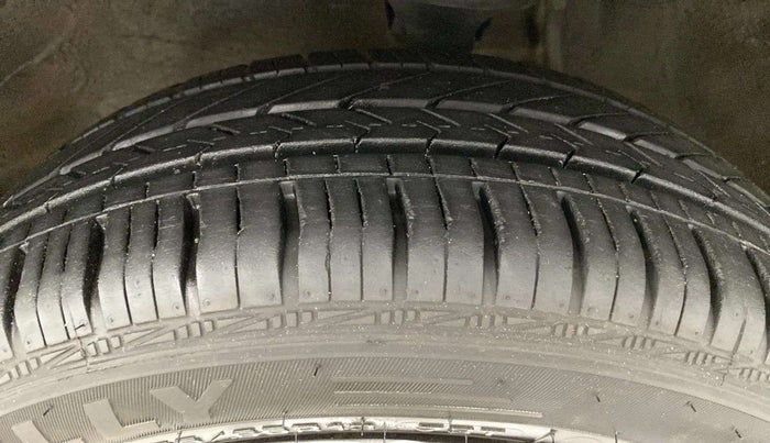 2017 Maruti Alto K10 VXI, Petrol, Manual, 53,399 km, Left Front Tyre Tread