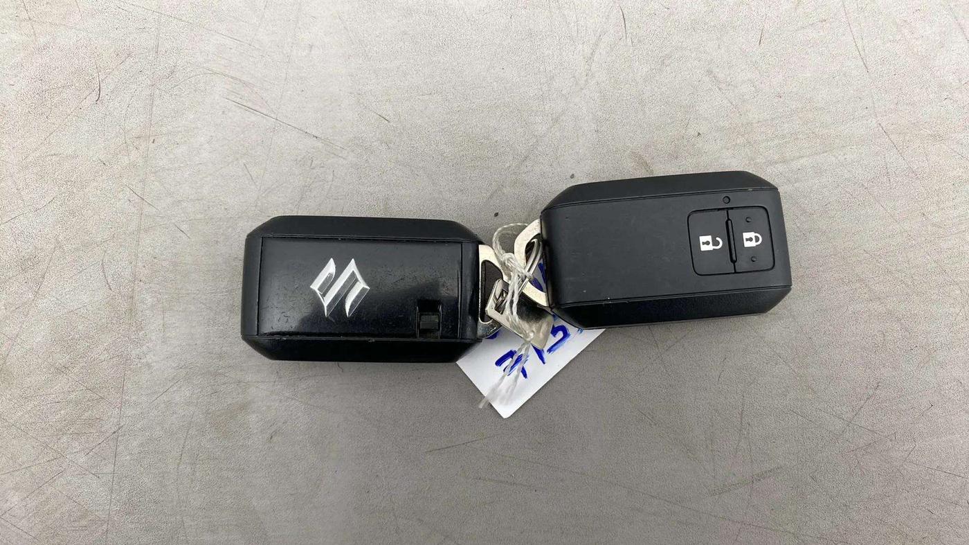 2023 Maruti Baleno  ZETA CNG 1.2L, CNG, Manual, 21,384 km, Key Close Up