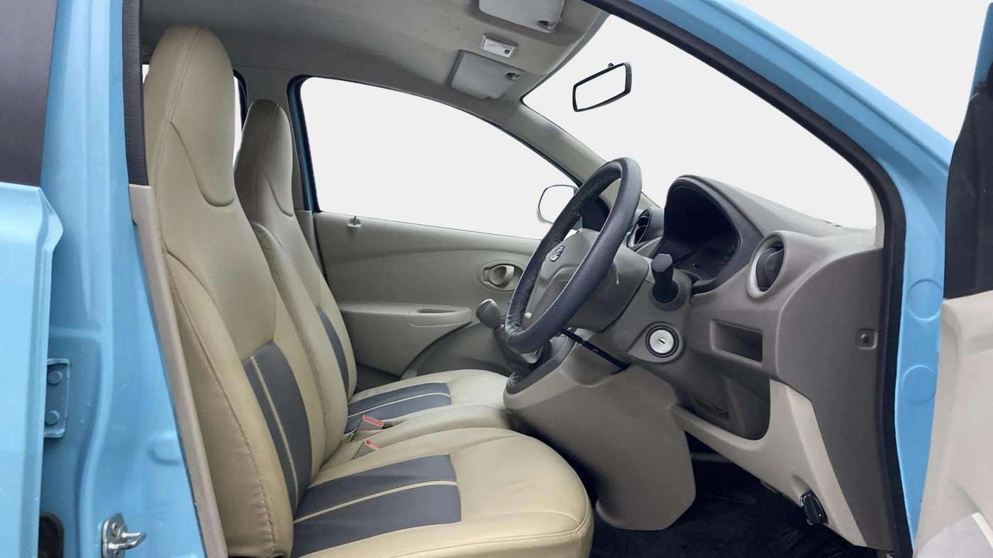 2015 Datsun Go T, Petrol, Manual, 48,184 km, Right Side Front Door Cabin