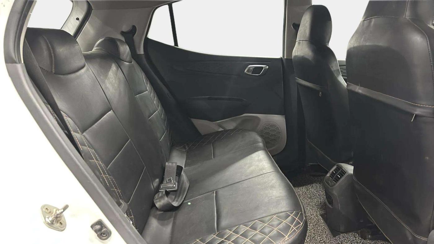 2022 Hyundai GRAND I10 NIOS SPORTZ 1.2 KAPPA VTVT CNG, CNG, Manual, 65,171 km, Right Side Rear Door Cabin