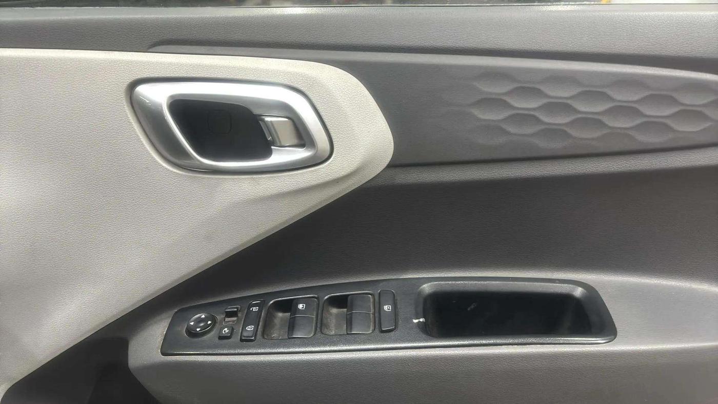 2022 Hyundai GRAND I10 NIOS SPORTZ 1.2 KAPPA VTVT CNG, CNG, Manual, 65,171 km, Driver Side Door Panels Control