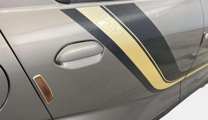 2017 Datsun Redi Go GOLD LIMITED EDITION, Petrol, Manual, 30,753 km, Right rear door - Graphic sticker