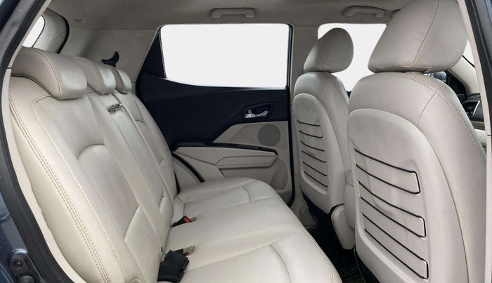 2022 Mahindra XUV300 W8 (O) 1.2 PETROL, Petrol, Manual, 47,151 km, Right Side Rear Door Cabin