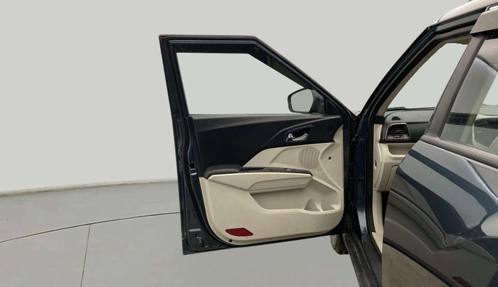 2022 Mahindra XUV300 W8 (O) 1.2 PETROL, Petrol, Manual, 47,151 km, LHS Front Door