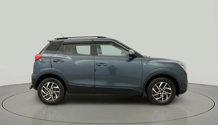 2022 Mahindra XUV300 W8 (O) 1.2 PETROL, Petrol, Manual, 47,151 km, Right Side View