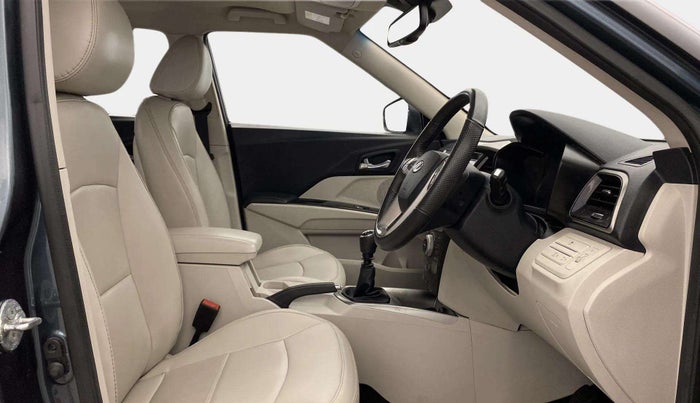 2022 Mahindra XUV300 W8 (O) 1.2 PETROL, Petrol, Manual, 47,151 km, Right Side Front Door Cabin