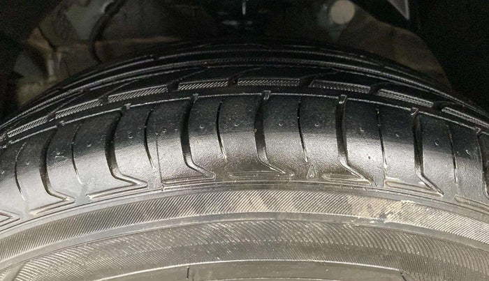 2022 Mahindra XUV300 W8 (O) 1.2 PETROL, Petrol, Manual, 47,151 km, Left Front Tyre Tread