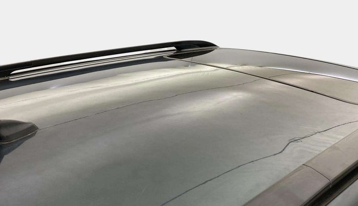 2022 Mahindra XUV300 W8 (O) 1.2 PETROL, Petrol, Manual, 47,151 km, Roof - Minor scratches