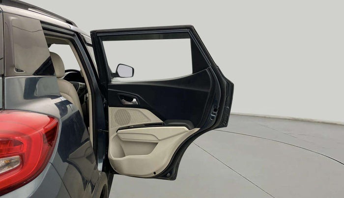 2022 Mahindra XUV300 W8 (O) 1.2 PETROL, Petrol, Manual, 47,151 km, RHS Rear Door