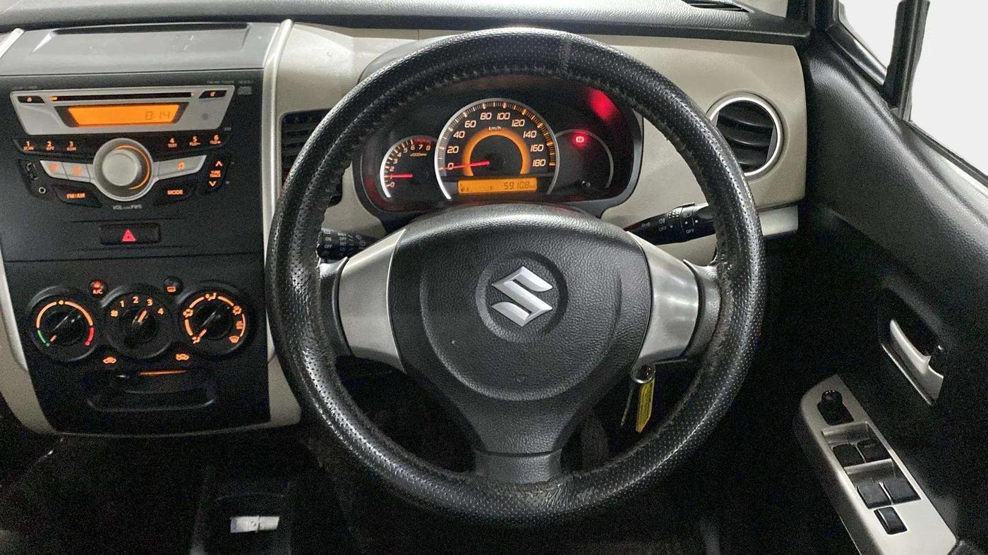 2015 Maruti Wagon R 1.0 VXI, Petrol, Manual, 59,083 km, Steering Wheel Close Up