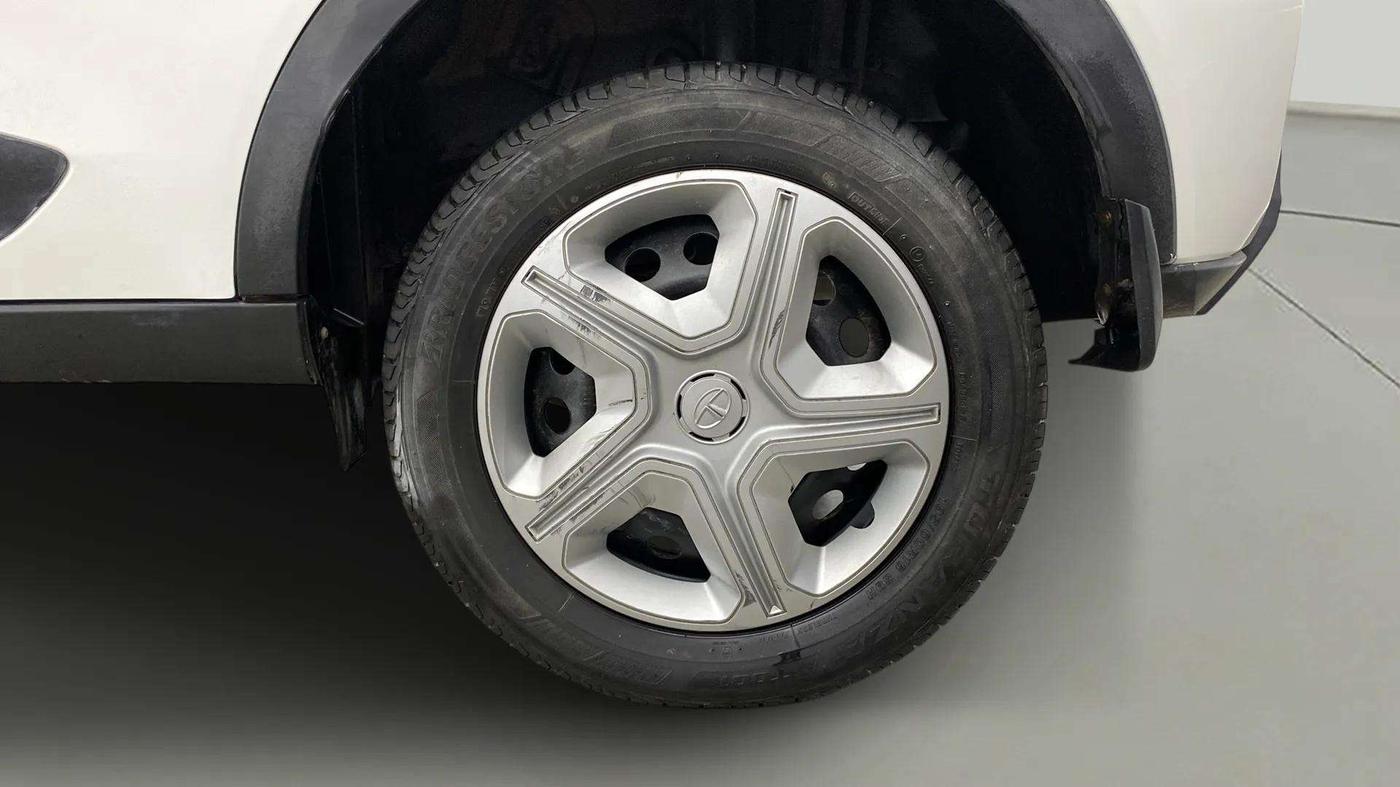 2023 Tata NEXON XMA PETROL, Petrol, Automatic, 23,786 km, Left Rear Wheel