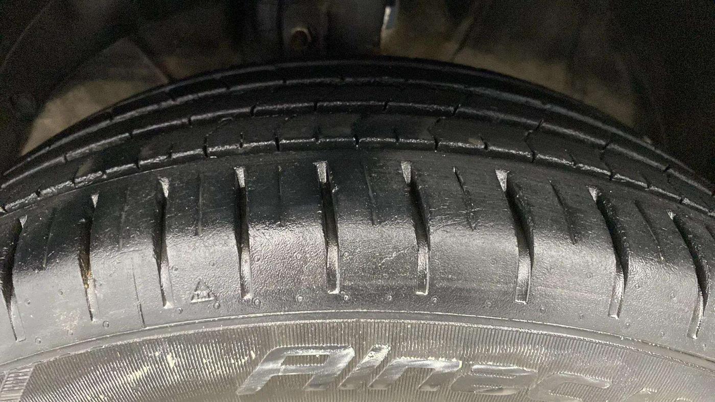 2020 Toyota Glanza G, Petrol, Manual, 19,260 km, Left Front Tyre Tread