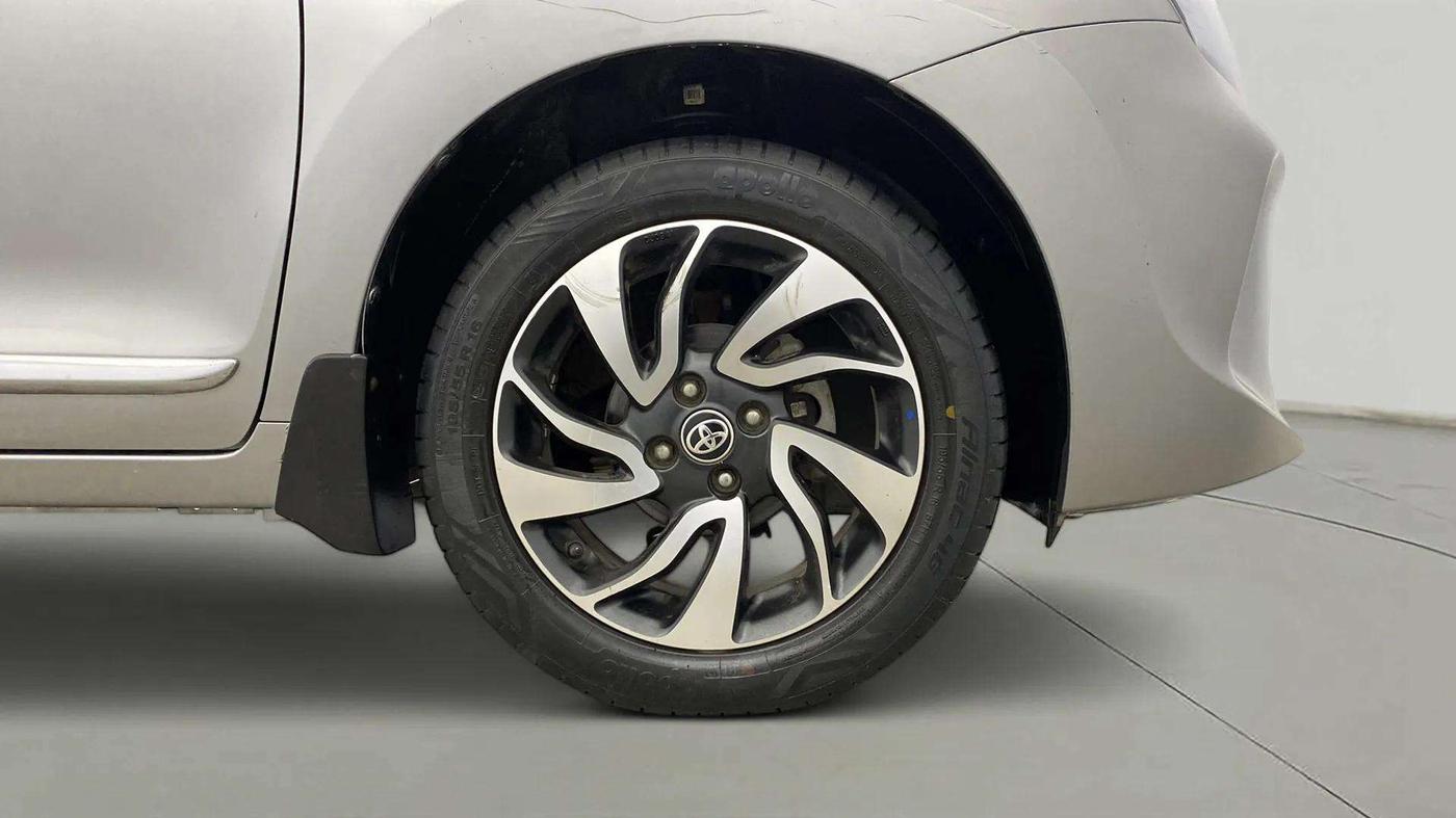 2020 Toyota Glanza G, Petrol, Manual, 19,260 km, Right Front Wheel