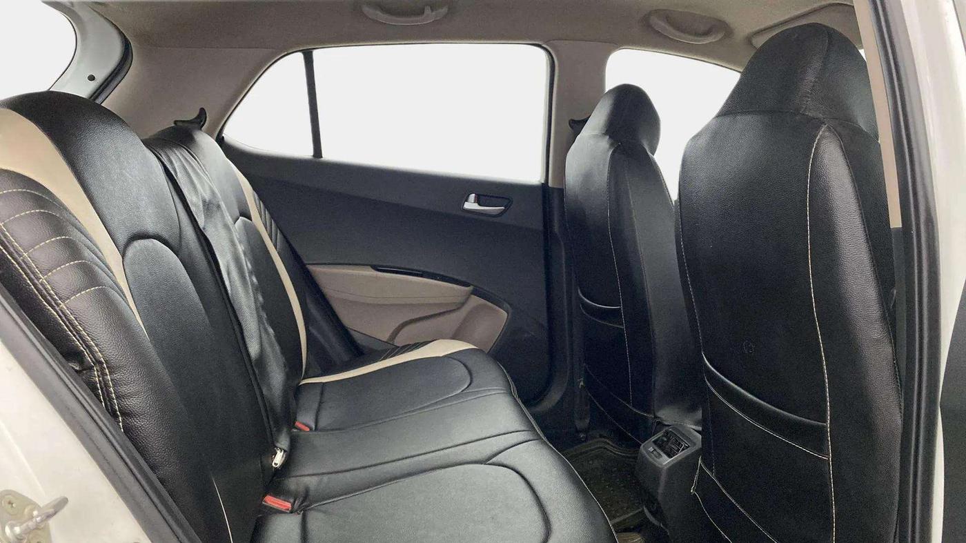 2019 Hyundai Grand i10 SPORTZ 1.2 KAPPA VTVT, Petrol, Manual, 71,900 km, Right Side Rear Door Cabin