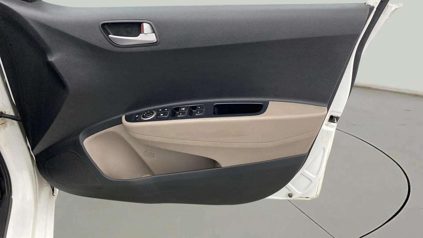 2019 Hyundai Grand i10 SPORTZ 1.2 KAPPA VTVT, Petrol, Manual, 71,900 km, Driver Side Door Panels Control