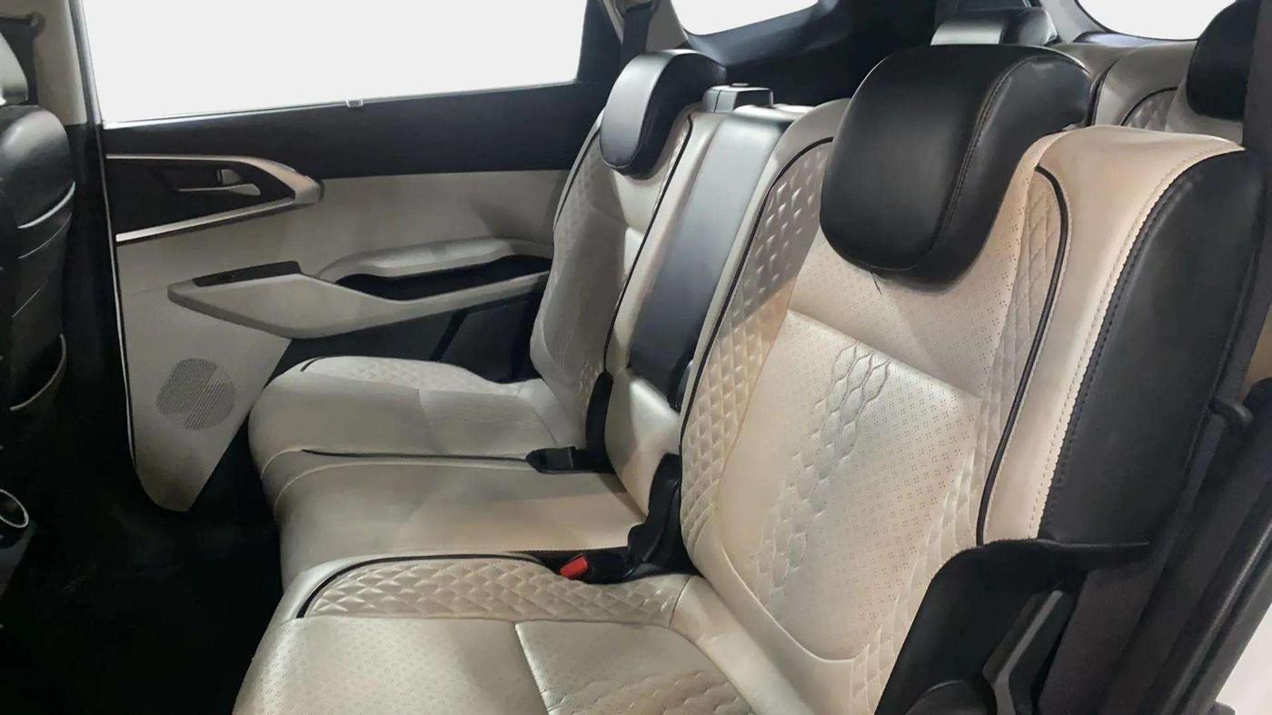 2023 KIA CARENS PRESTIGE PLUS 1.5 PETROL DCT 7 STR, Petrol, Automatic, 43,942 km, Right Side Rear Door Cabin