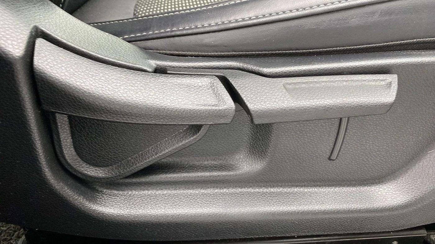 2023 KIA CARENS PRESTIGE 1.5 PETROL 7 STR, Petrol, Manual, 6,131 km, Driver Side Adjustment Panel