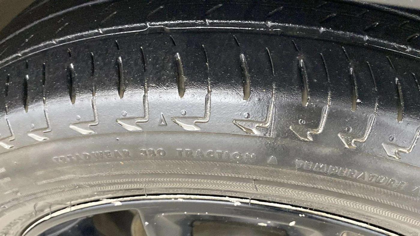 2019 Maruti IGNIS ZETA 1.2 AMT, Petrol, Automatic, 45,061 km, Right Front Tyre Tread