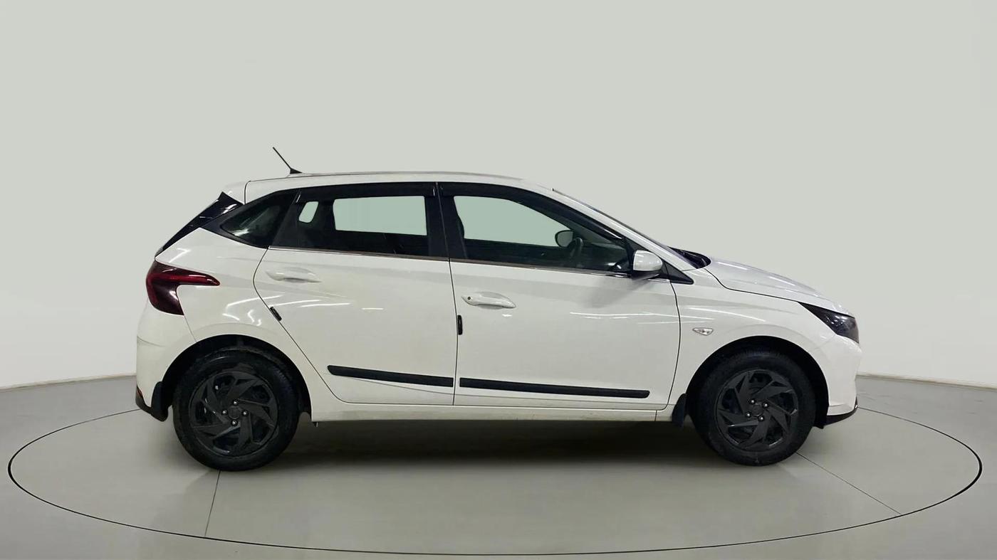 2023 Hyundai NEW I20 MAGNA 1.2 MT, Petrol, Manual, 17,358 km, Right Side View